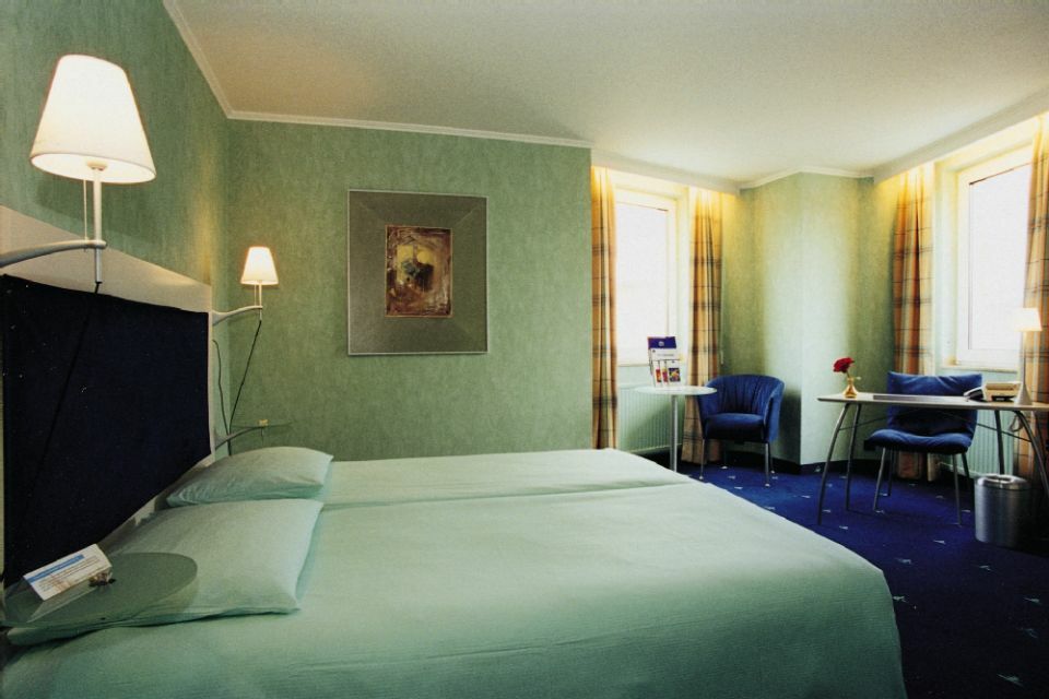 Western Regence 4*